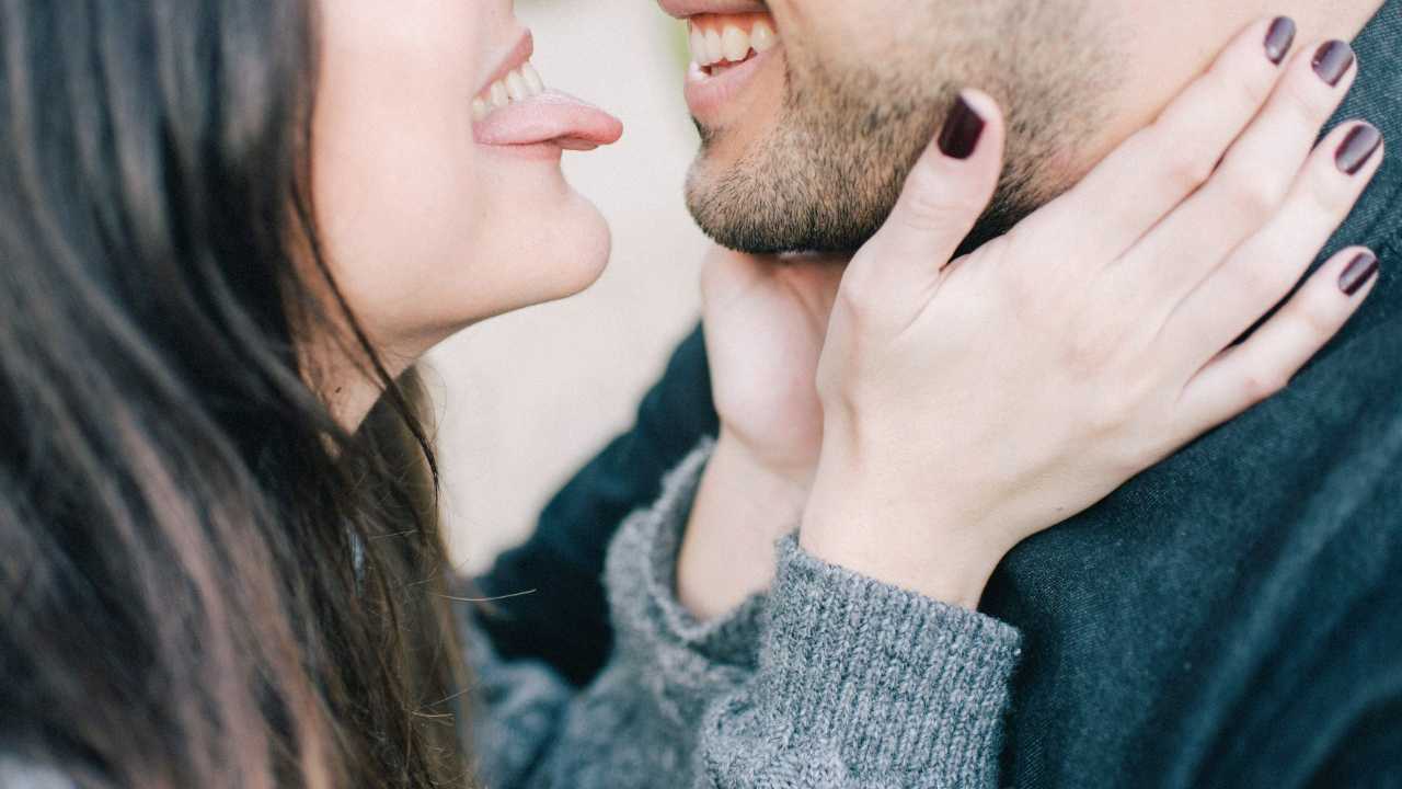 Come baciare: alcuni consigli per farlo al meglio
